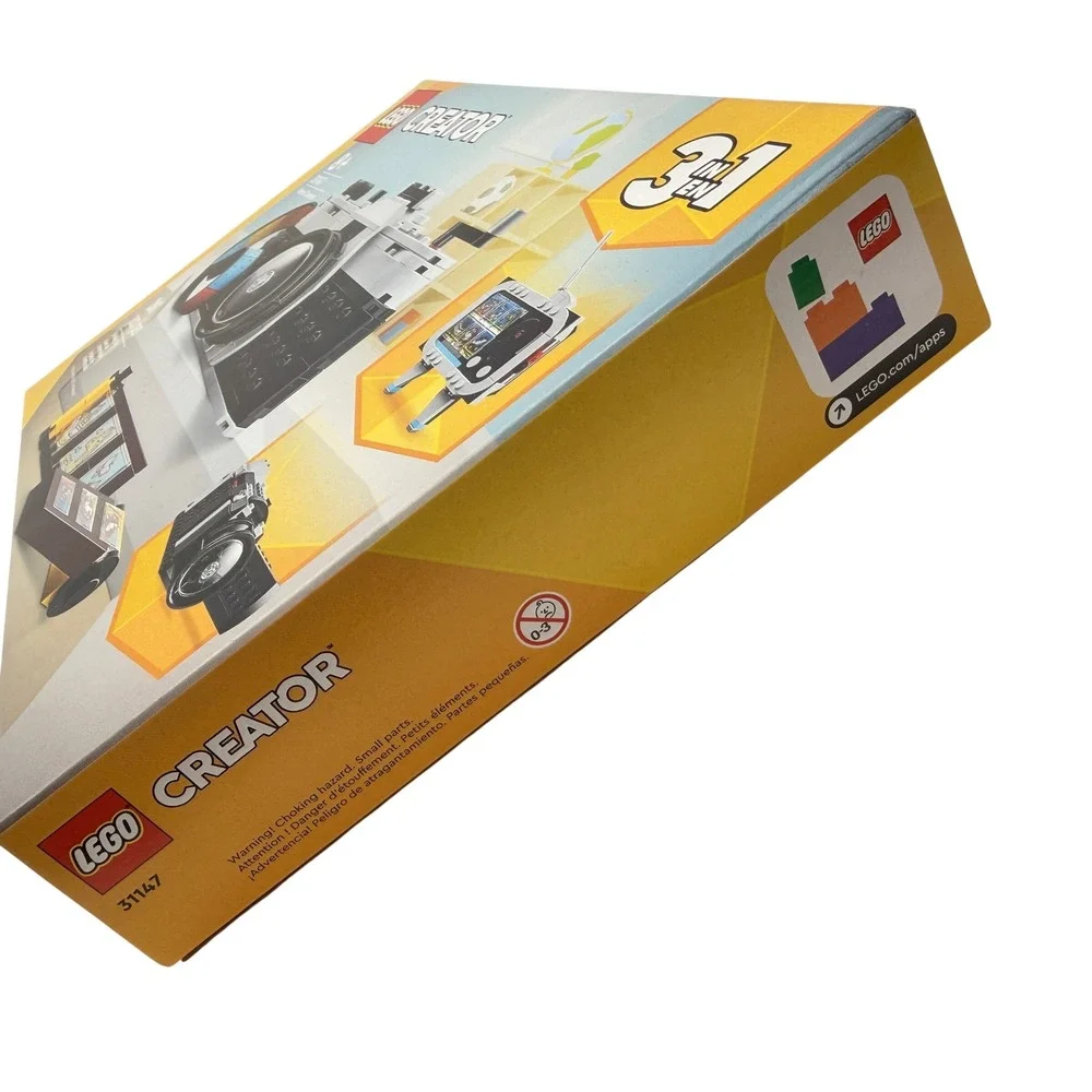 LEGO Creator Retro Camera 3-in-1 Set 31147 Building Toy 261pc Retro Hobby Photo